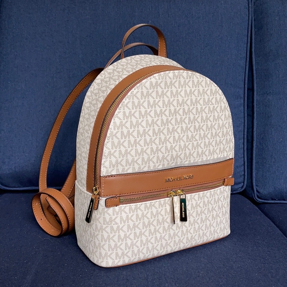 MICHAEL KORS Kenly Medium Backpack Signature Vanilla Bag - Picture 14 of 16